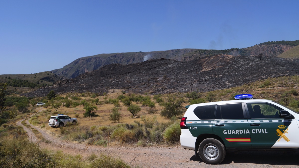 Controlado el incendio declarado en el entorno del Camping de Benínar
