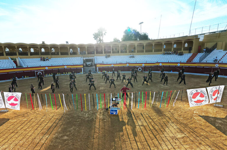 El Taichí despide su temporada con una multitudinaria clase en la Plaza de Toros de Berja