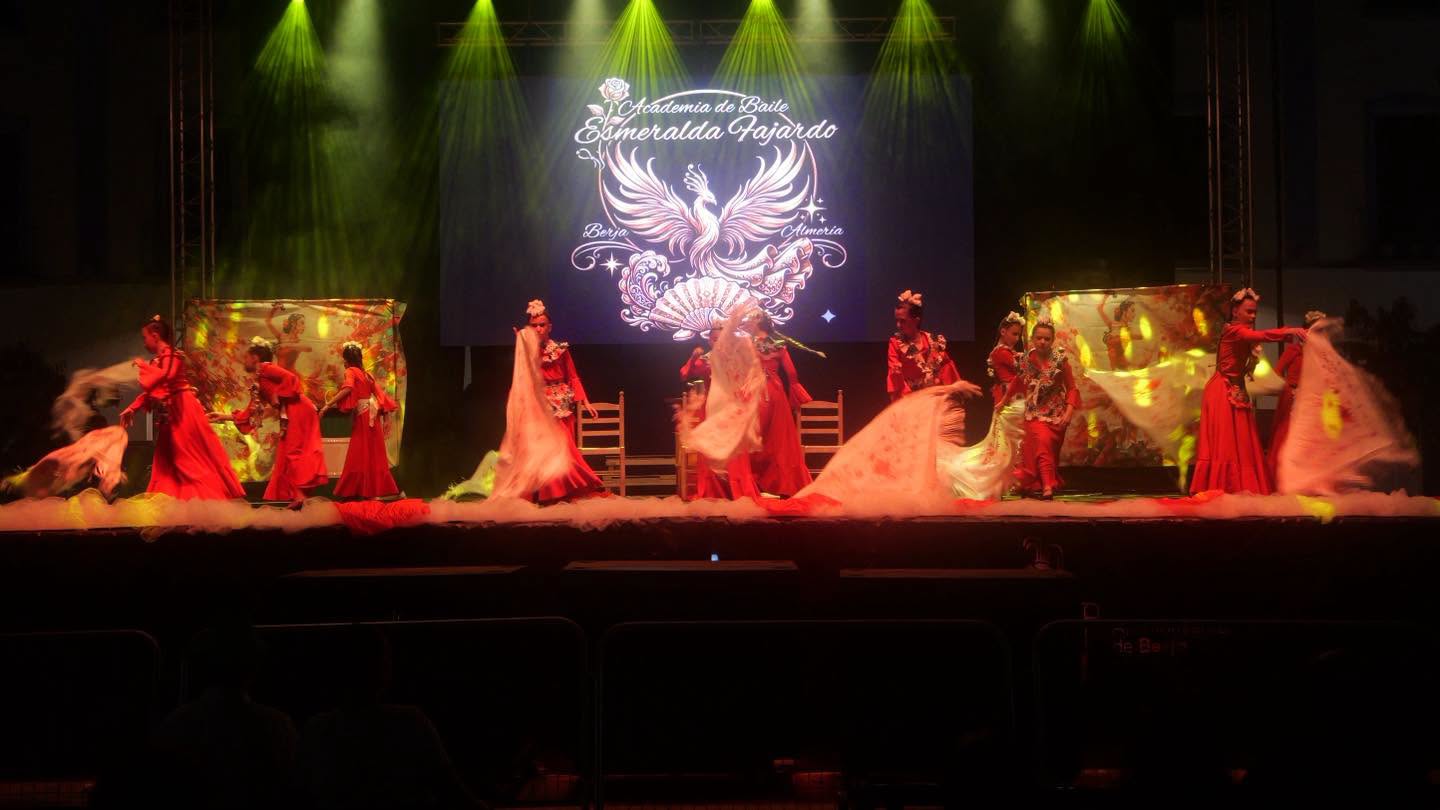 La Academia Esmeralda Fajardo deslumbra con un recorrido por distintos estilos de baile