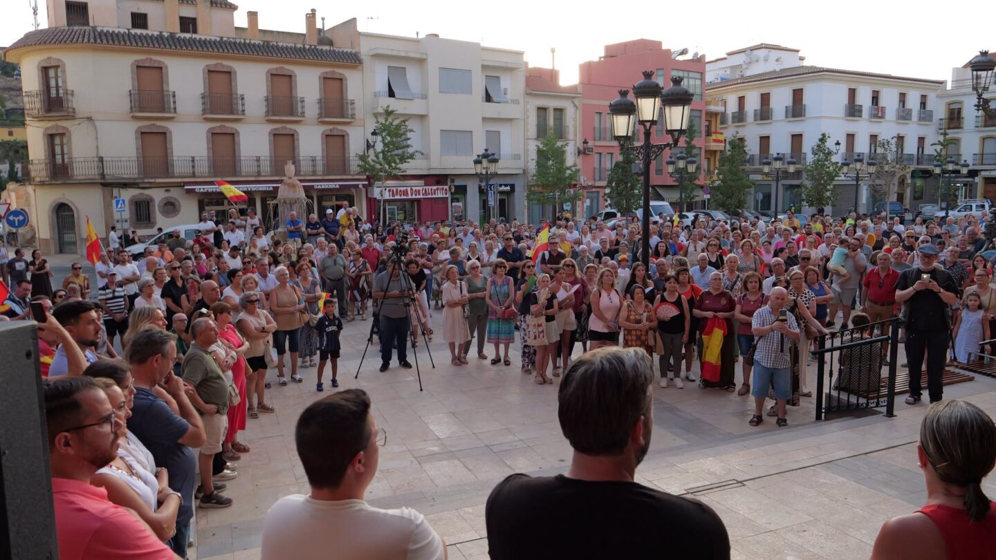 Berja alza la voz por Ceuta en una concentración multitudinaria